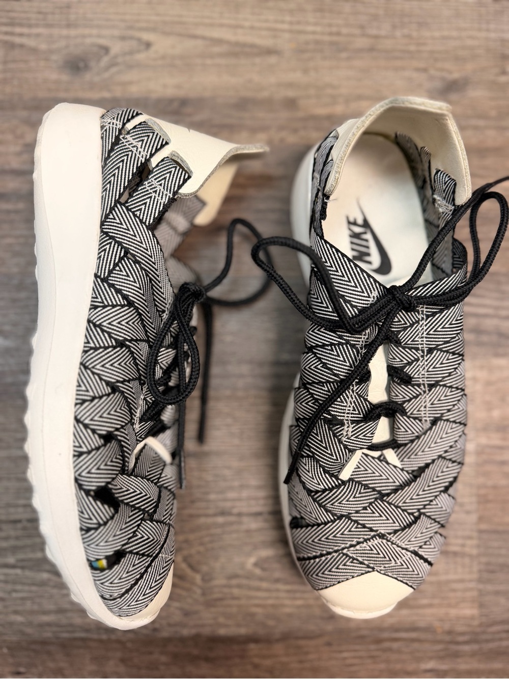 NIke Woven Juvenate Black White Lace Up Sneakers Shoe Size 5.5